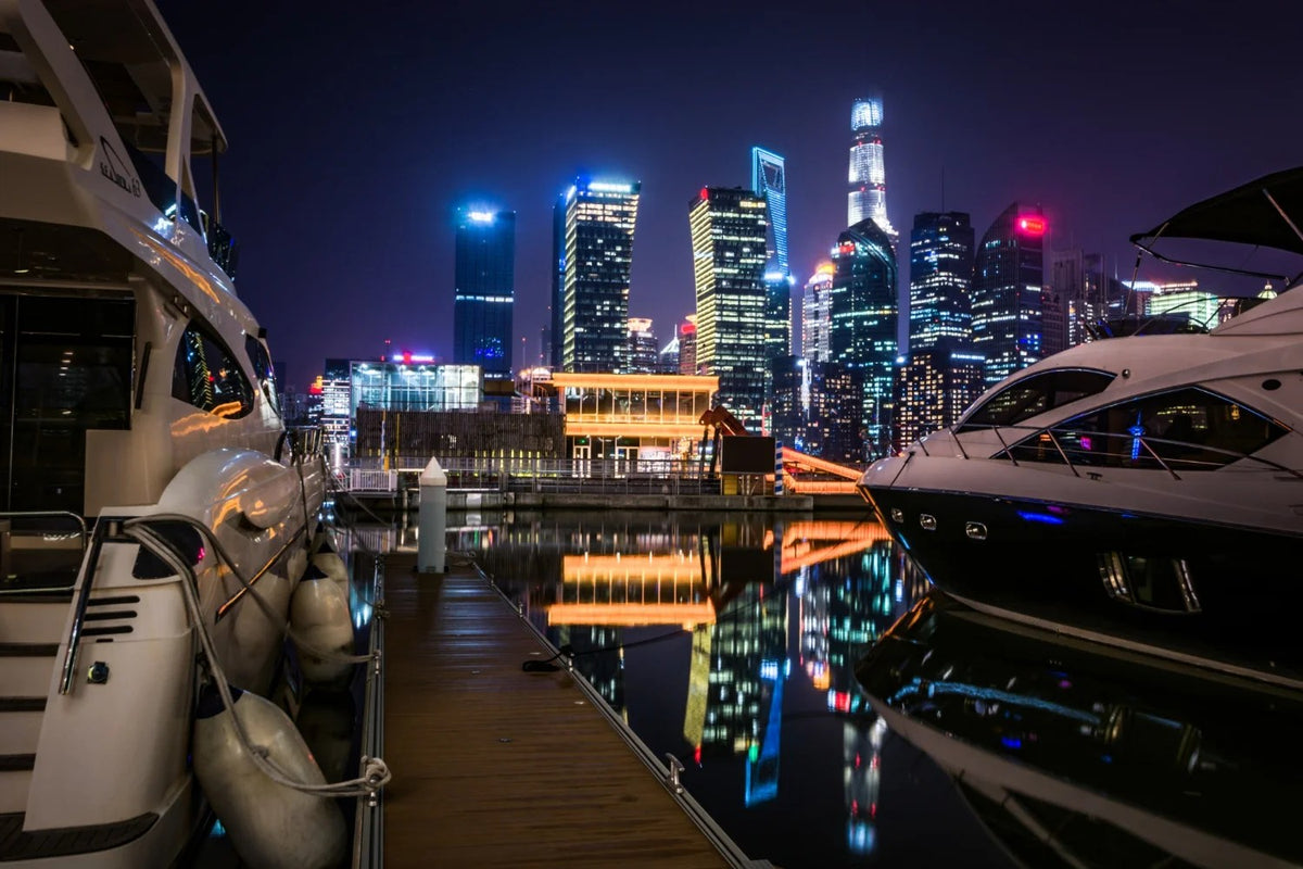 Costo del noleggio di yacht a Dubai nel 2026: Guida completa ai pacchetti tariffari e alle spese nascoste.