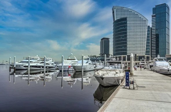 Gita in barca a Dubai Marina: guida completa a escursioni, itinerari e cosa aspettarsi.